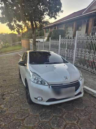PEUGEOT 208 1.6 GRIFFE 16V FLEX 4P MANUAL PEUGEOT 208 1.6 GRIFFE 16V FLEX 4P MANUAL
